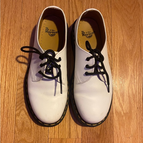 DR MARTEN SHOES, white leather oxfords, size 7. - Picture 2 of 11